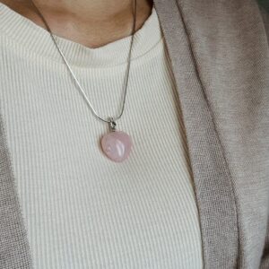 Colar de Coração em Quartzo Rosa