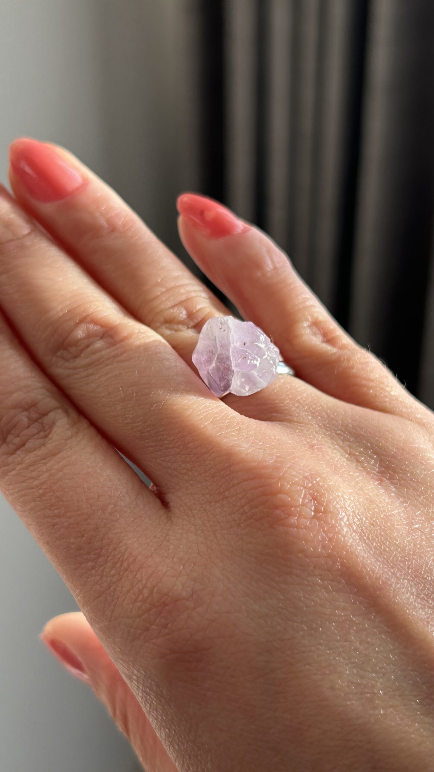 Anel Regulável com Ametista Sirius – Proteção, Elevação Vibracional e Consciência Espiritual