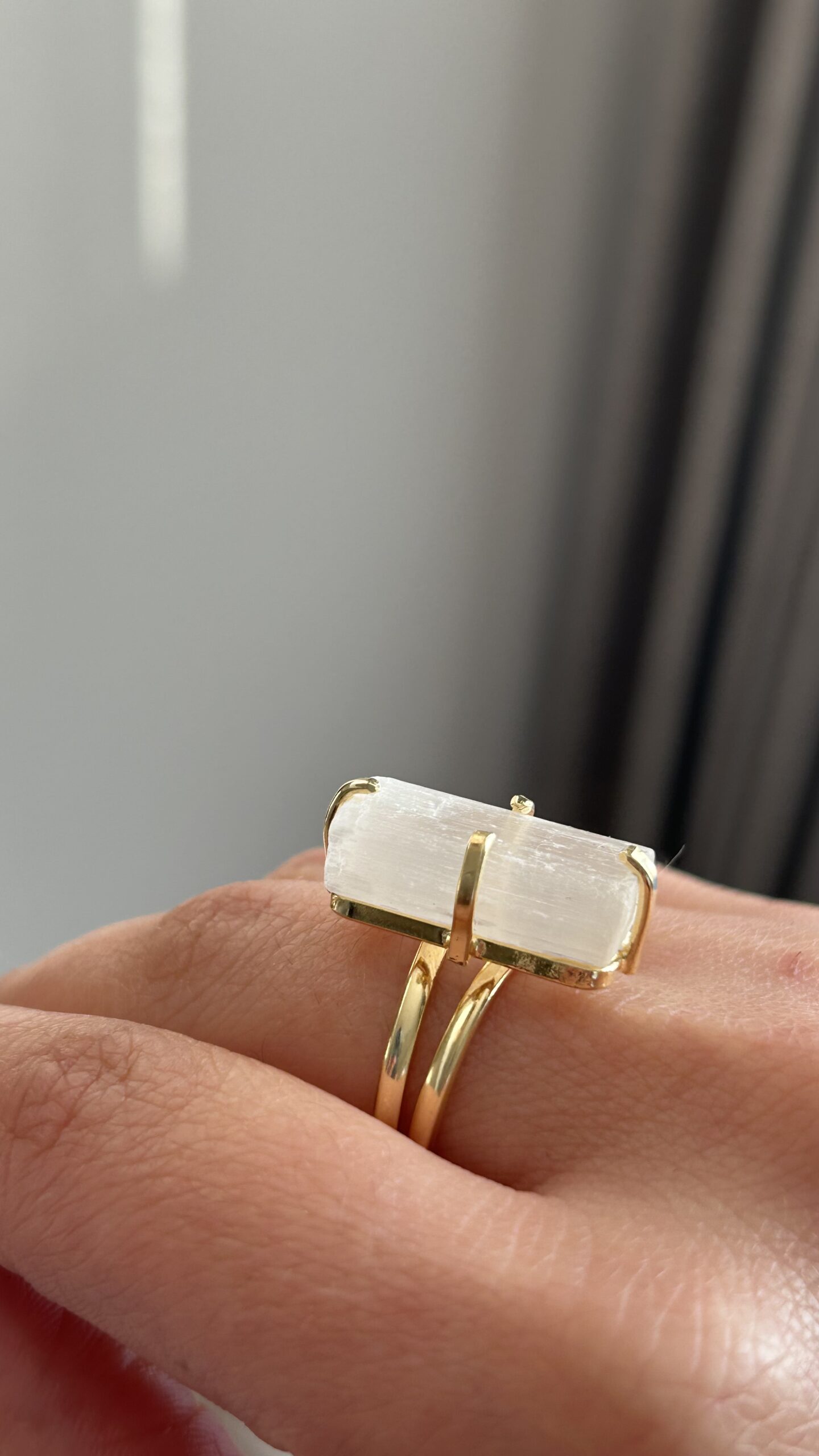 Anel Regulável Folheado a Ouro 18k com Selenita - Imagem 3