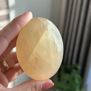 Pedra Nigiri com Calcita Dourada (Mel)