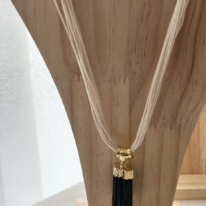 Colar de Turmalina Negra no Cordão de Algodão Bege