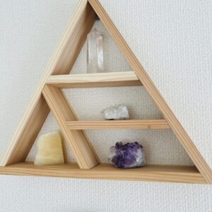 Pirâmide Triangular em Madeira para Parede