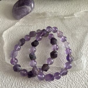 Pulseira de Ametista Assimétrica Facetada e Redonda