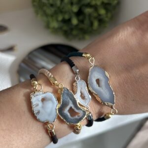 Pulseira de Cordão com Geodo de Ágata Preta – Proteção e Força