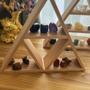 Pirâmide Triangular em Madeira para Mesa