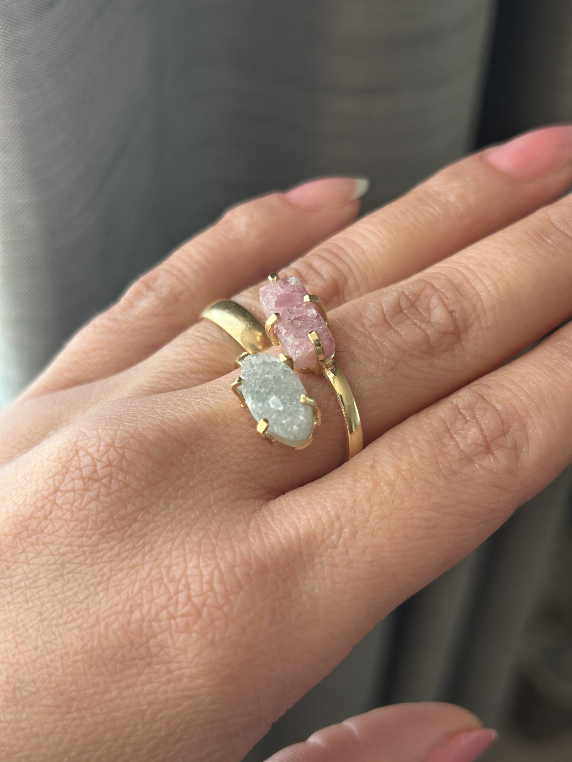 Anel Dual com Drusa de Ágata e Turmalina Rosa para Proteção e Equilíbrio Energético - Imagem 2