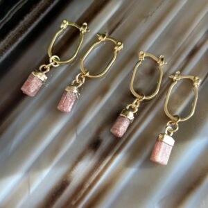 Brinco Mini Oval Turmalina Rosa – Amor-próprio, Delicadeza e Harmonia