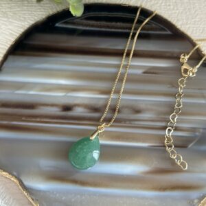 Colar Gota Quartzo Verde – Colar de Pedra Natural Para Equilíbrio e Bem-Estar