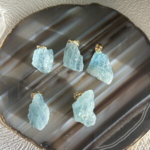 Pingente de Água-Marinha Bruta – Calma, Intuição e Leveza