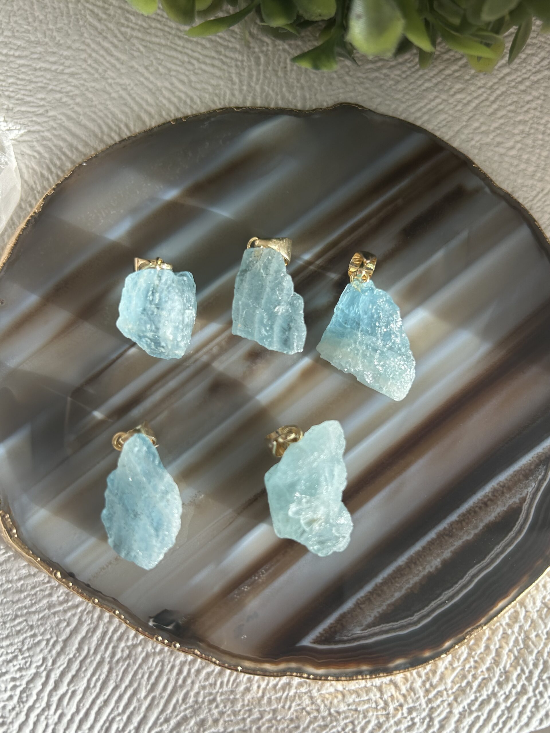 Pingente de Água-Marinha Bruta – Calma, Intuição e Leveza