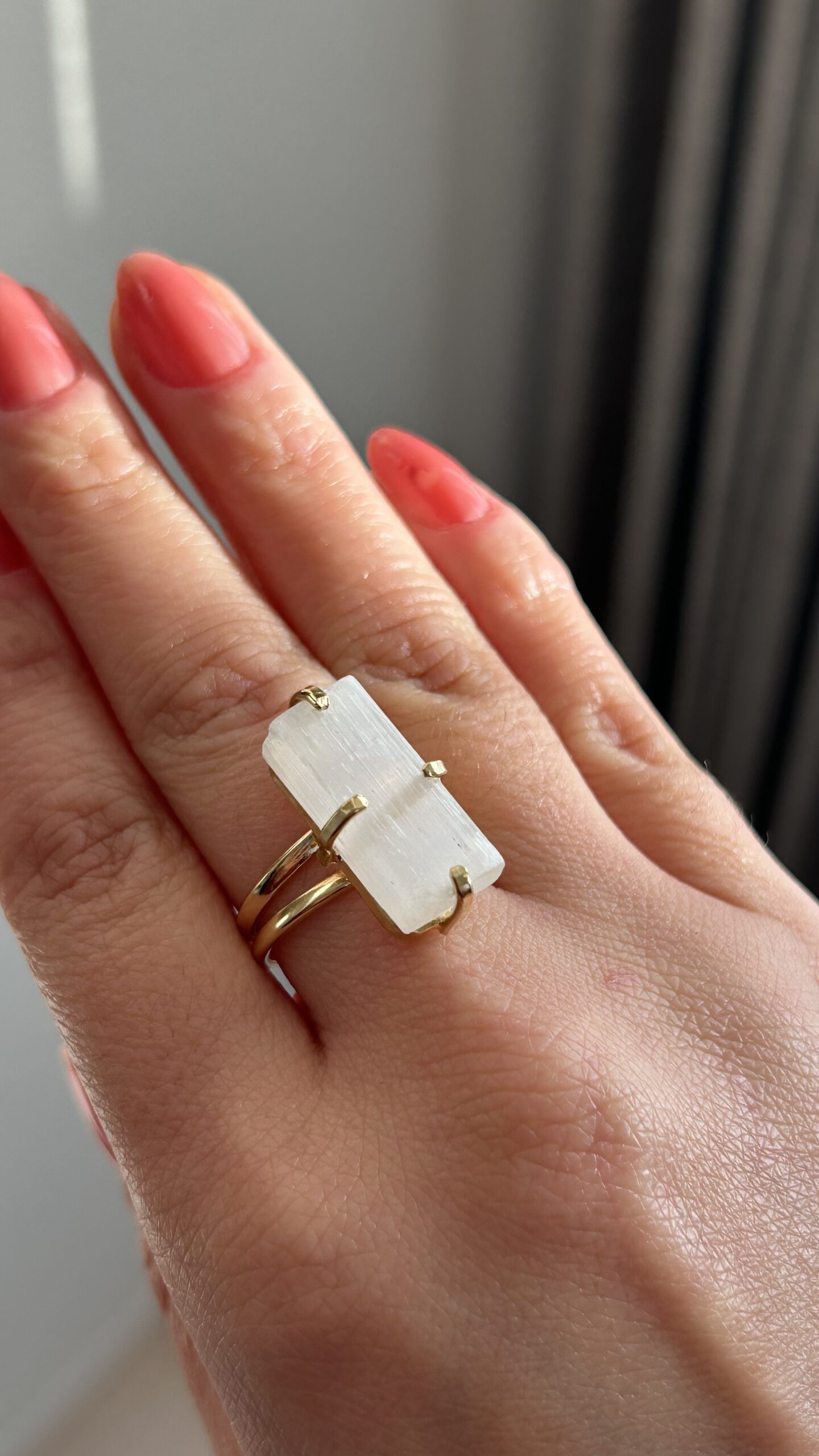 Anel Regulável Folheado a Ouro 18k com Selenita - Imagem 2