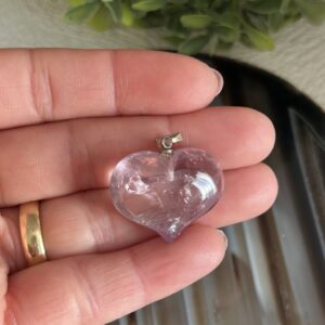 Pingente de Ametista Coração – Proteção, Amor e Equilíbrio Emocional