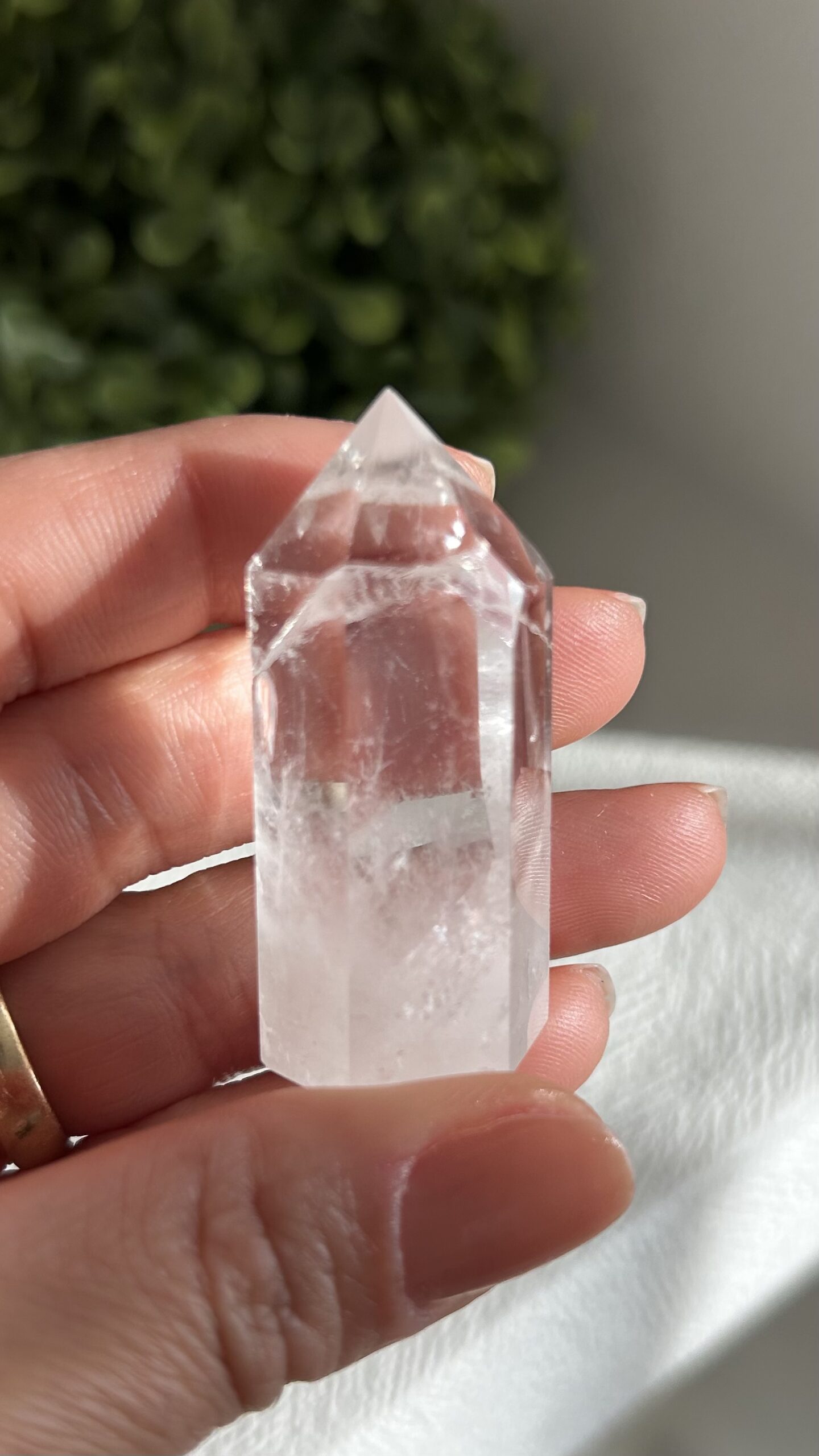Ponta de Quartzo Transparente Natural – Clareza, Amplificação e Alinhamento Energético - Imagem 4