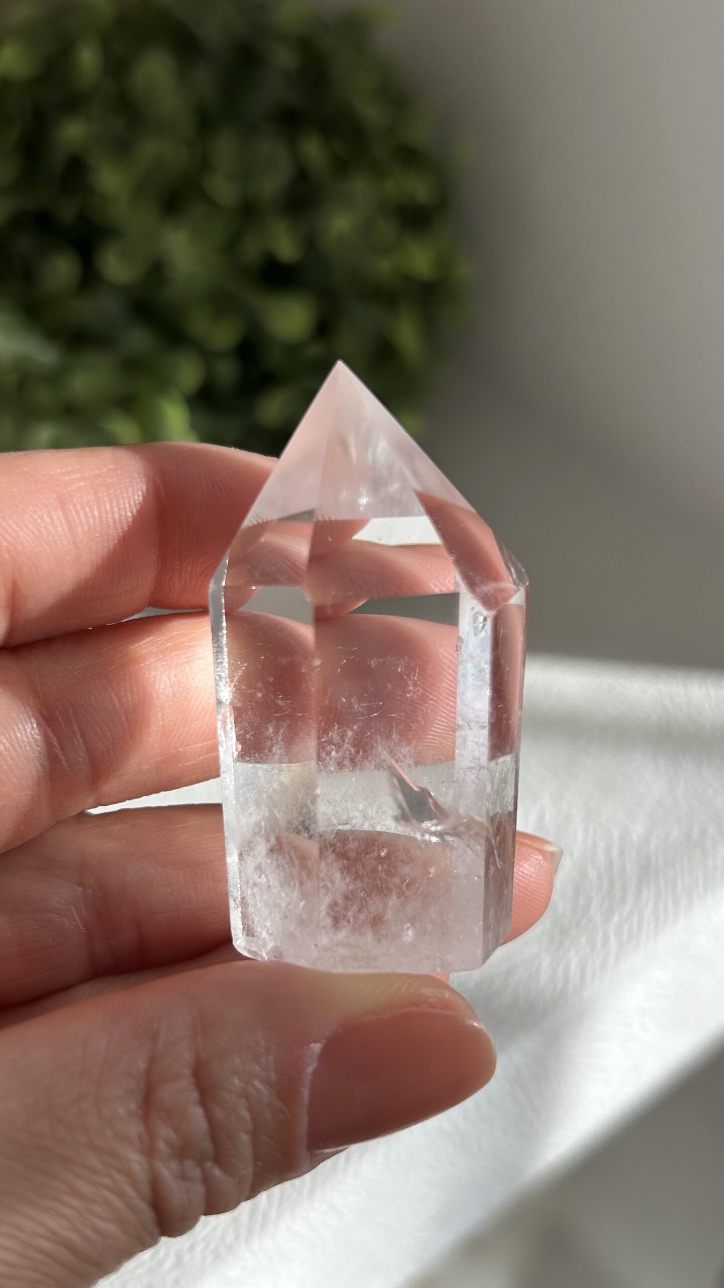 Ponta de Quartzo Transparente Natural – Clareza, Amplificação e Alinhamento Energético - Imagem 3