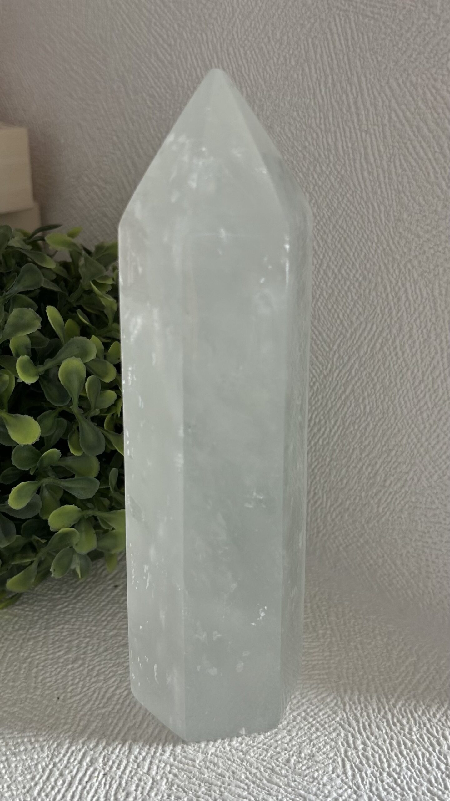 Ponta de Calcita Branca – Purificação, Paz e Clareza Energética