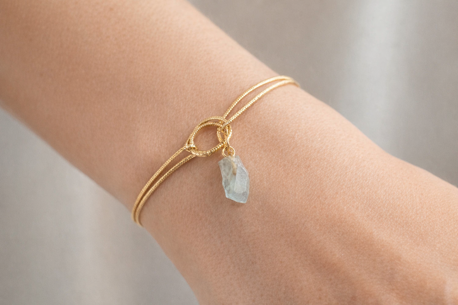 Pulseira Água-Marinha Natural Bruta em Corrente Snake Dupla Dourada - Imagem 2