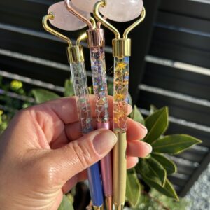 Caneta Herbarium com Quartzo Rosa Massageador | Caneta Decorativa com Cristal Natural