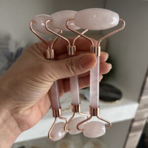 Massageador Facial de Quartzo Rosa Natural | Roller de Cristal para Massagem Facial