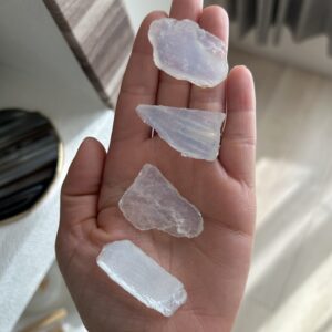Moonstone da Tanzânia (Labradorita Branca) – Intuição, Proteção e Equilíbrio Emocional