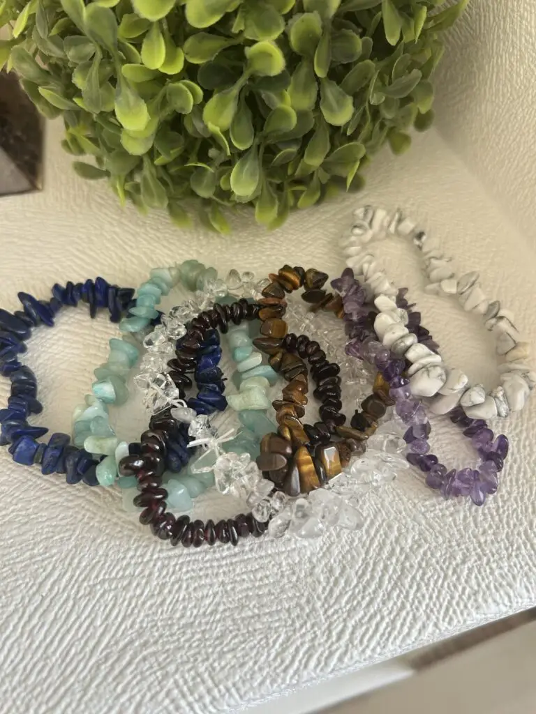 Pulseira de Cascalhos de Pedra Natural – Energia, Equilíbrio e Conexão