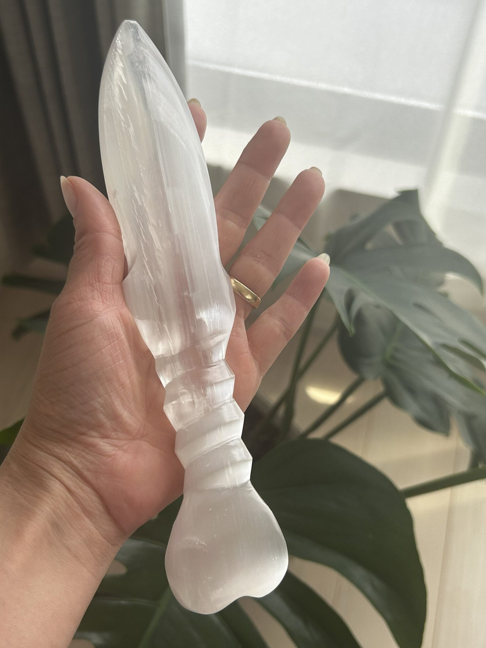 Faca de Cura em Selenita Natural - Imagem 2
